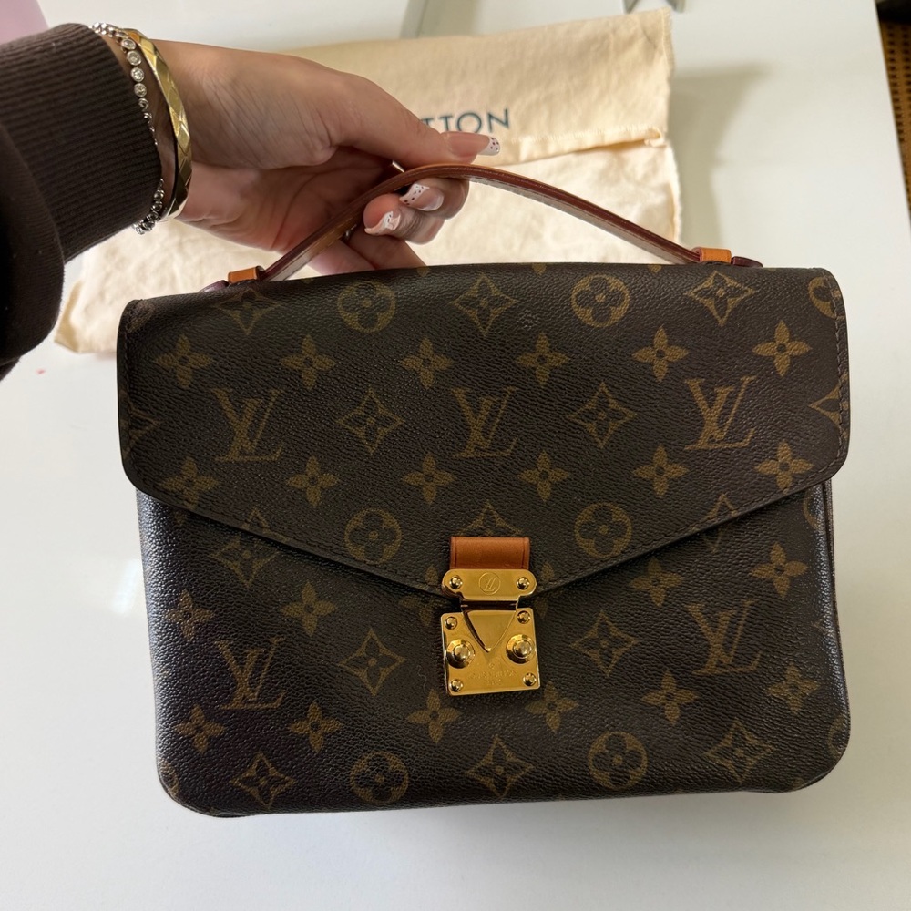 *SOLD* 
Louis Vuitton Monogram Pochette Métis